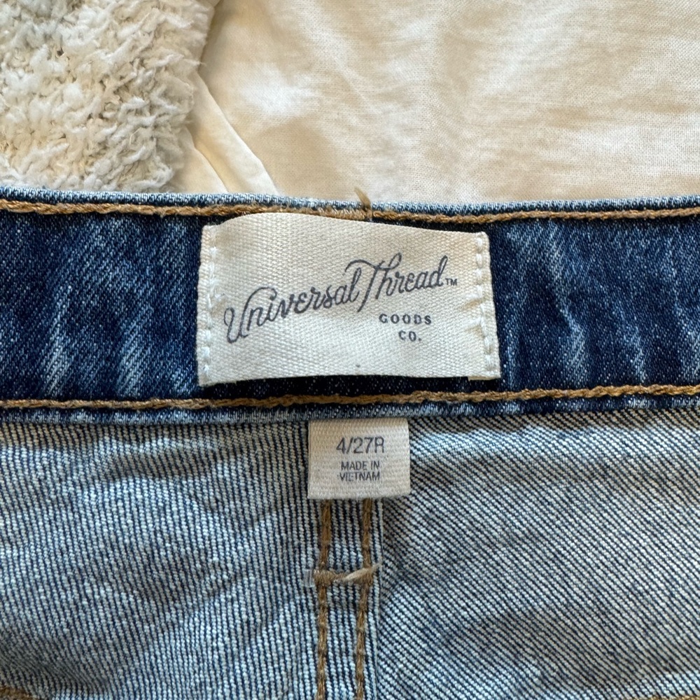 Universal Thread Blue Straight Leg Jeans - Picture 4 of 5